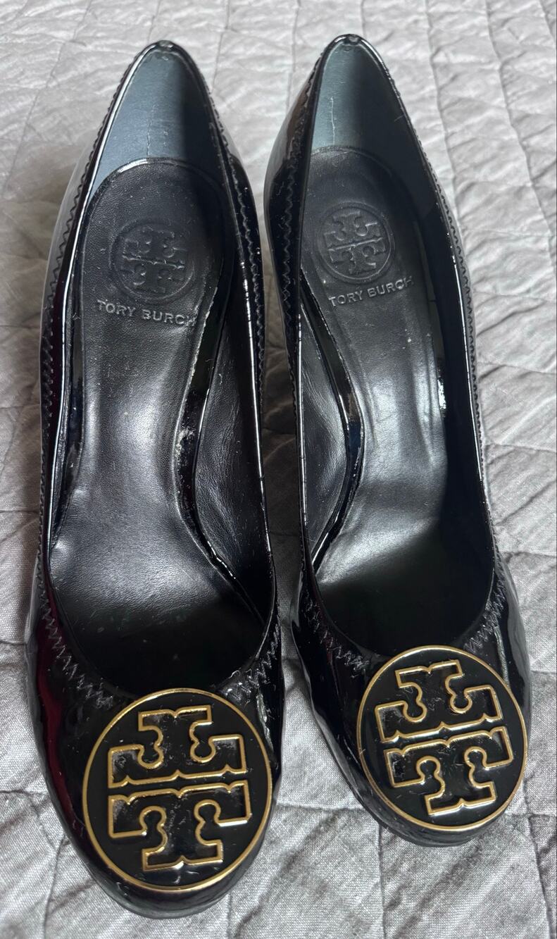 Tory Burch Black Patent Leather Sally Wedge Pumps Prominent Gold Logo 8.5